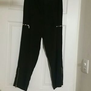 Black capri pants